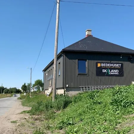 Кемпинг Bedehuset Basecamp Senja Skaland